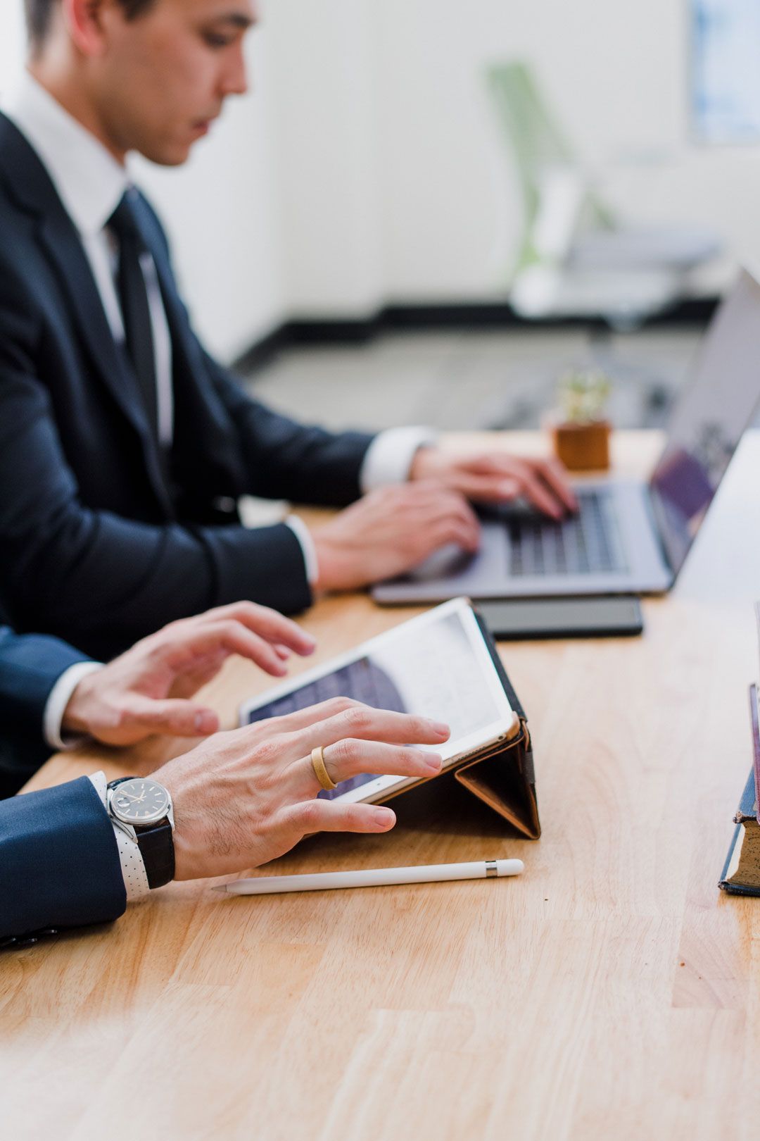 LawPAK advisors working with a client